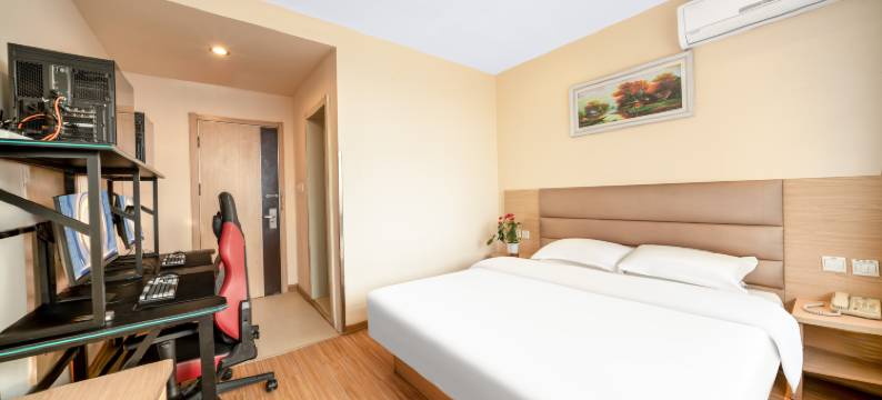 美娱·星峰电竞酒店(济南商河爱琴海购物公园店)图片