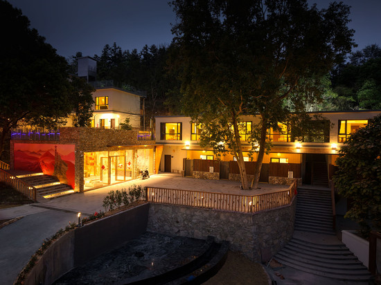 秦皇·听泉山居