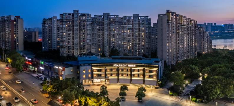 重庆南滨路工商大学轻居酒店图片