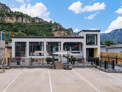 花筑·日月与风民宿(北京十渡旅游风景区店)