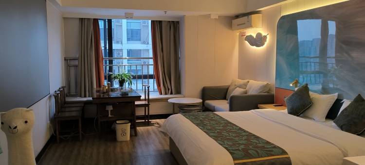 轻尘时光轻奢美宿(福州台江万达广场店)图片