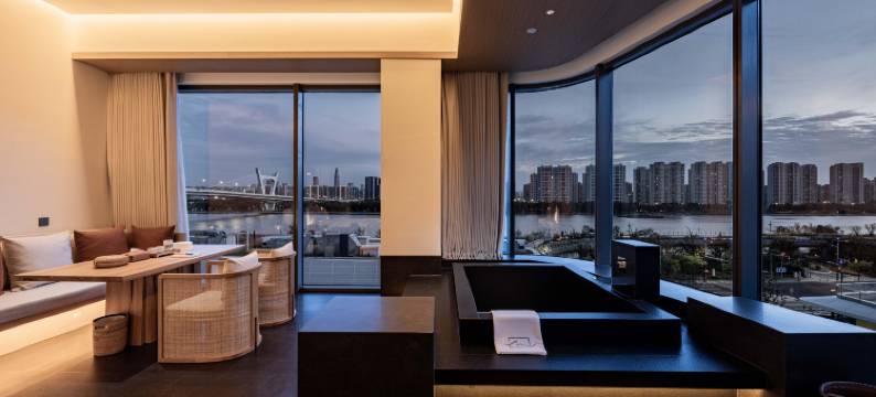 宁波老外滩等风来图片