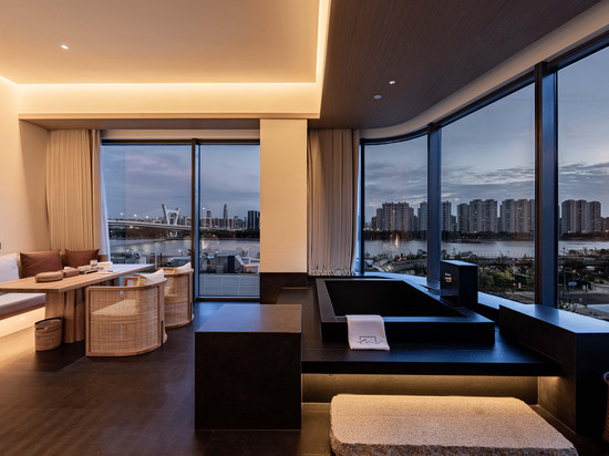 宁波老外滩等风来