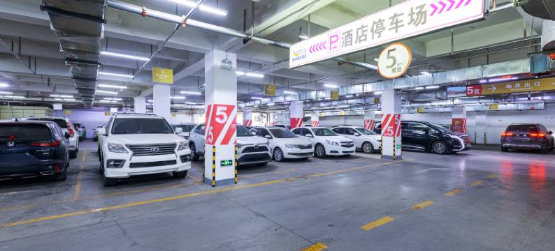 哈密圣湖国际酒店(哈密火车站天马商场店)图片