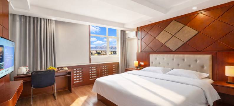 温泉•鑫磊｜日照金山景观Holiday•S度假酒店(温泉国家湿地公园店)图片