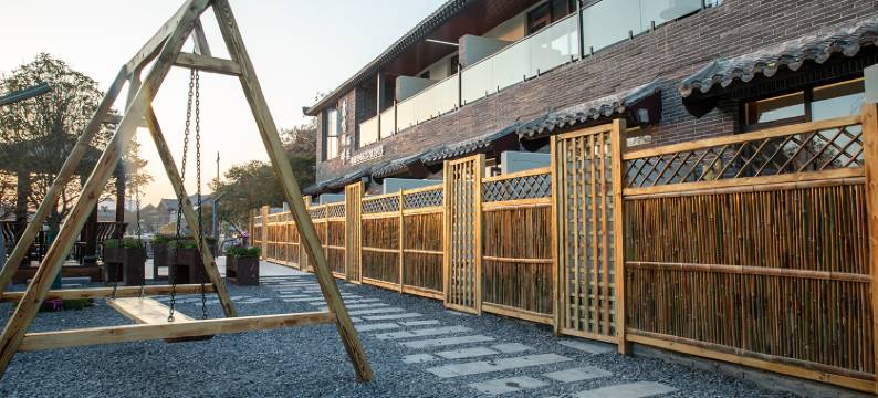 鹿鸣湖畔民宿(开封清明上河园万岁山武侠城店)图片