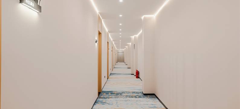 轻住酒店(青岛台东步行街营口路店)图片