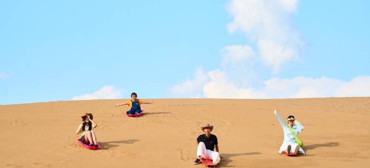 银肯塔拉沙漠太空舱营地图片