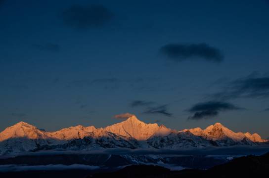 德钦梅里观云伴山·雾浓顶图片