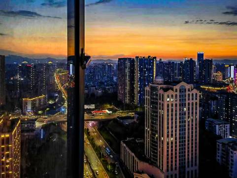 鸥悦·VlSTA·高空酒店(重庆观音桥步行街红旗河沟地铁站店)图片