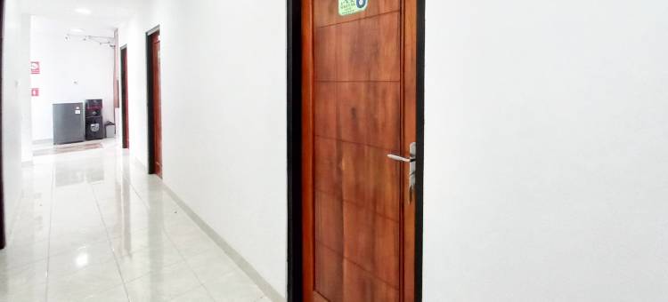 Urbanview锡巴亚克之家谏义里市火车站酒店(Urbanview Sibayak House near Stasiun Kediri)图片