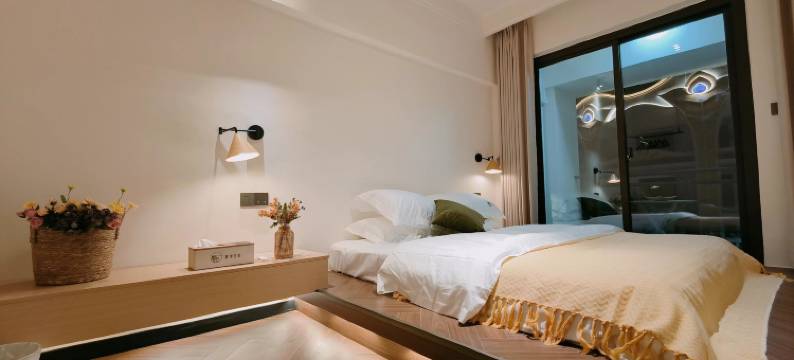 靠岸·十二清居酒店(西双版纳景洪曼城店)图片