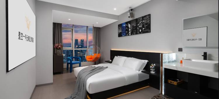 星空一号·云端江景酒店(重庆解放碑云端之眼店)图片