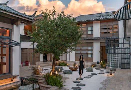丽江古城柏閲想丨雪山私汤●Yulong Snow Mountain Scenic Homestay设计师中古风度假四合院（南门广场店）外景图