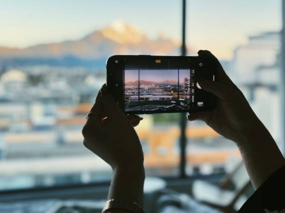 纳主·空中庭院设计师雪山观景民宿(丽江城日照金山店)图片