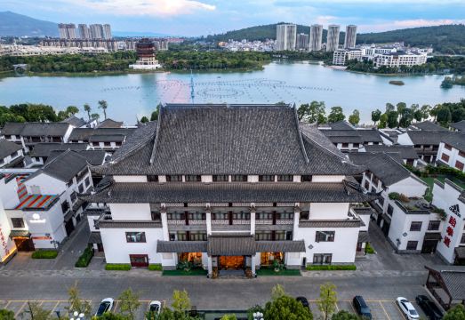 万缮温泉酒店（湖泉水乡旅游度假区店）外景图