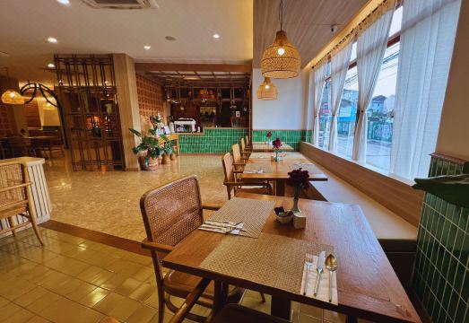 Sunday Villa Sirilanna HotelHotel Overview