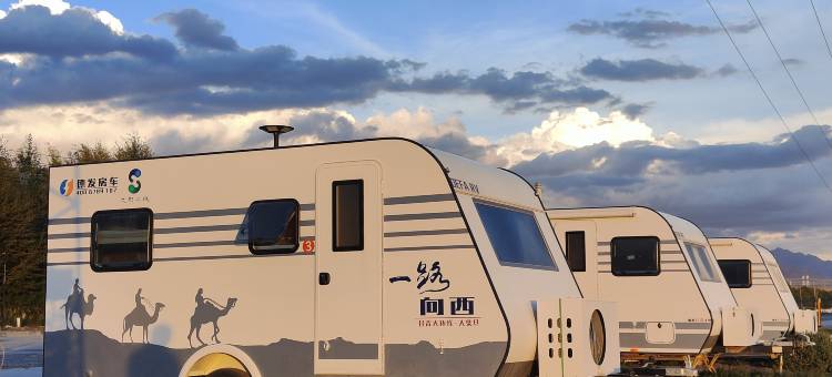 大柴旦山河丝路营地图片