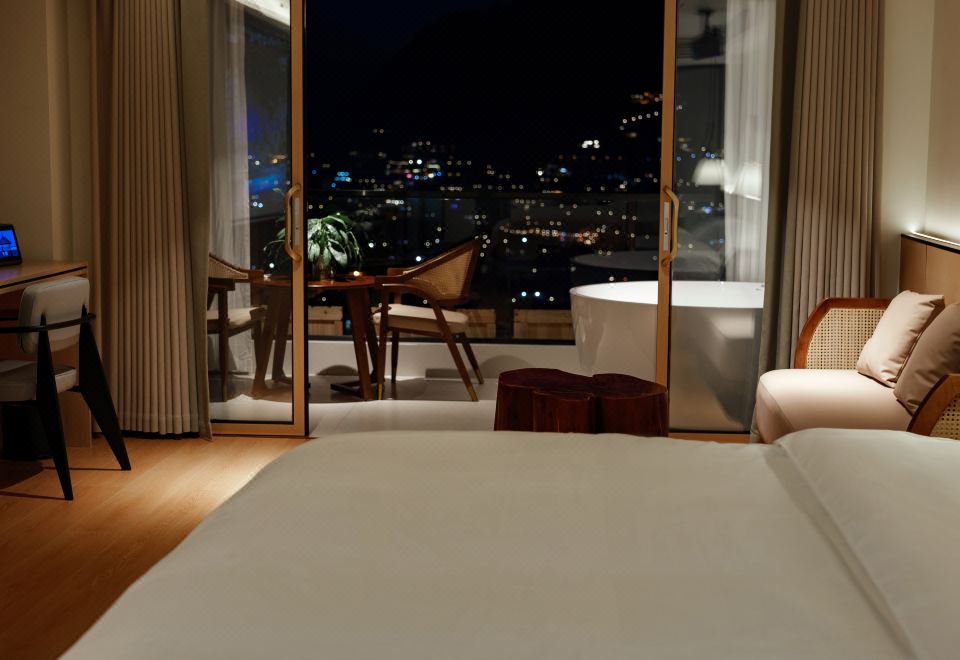 Qianhu Boyue Panorama Hotel (Xijiang Qianhu Miao Village Branch) Hotel Overview