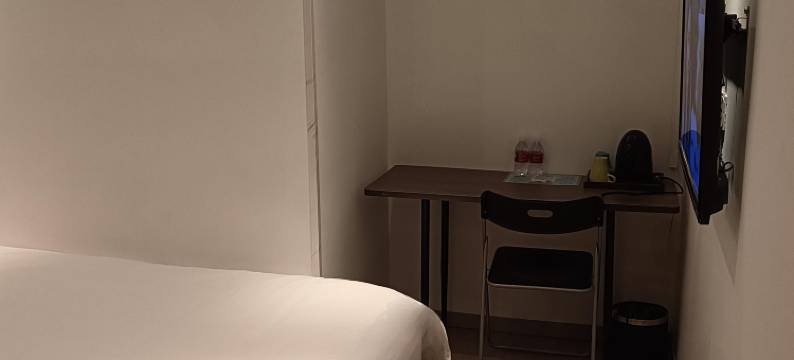宝隆居家酒店(上海中山医院东安路地铁站店)图片