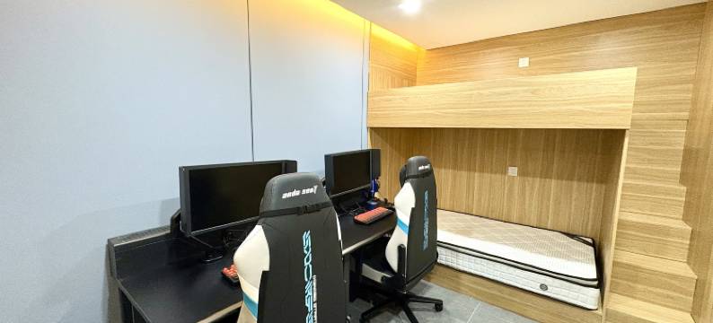 住吧界卓威电竞酒店(大连西安路交大夜市店)图片