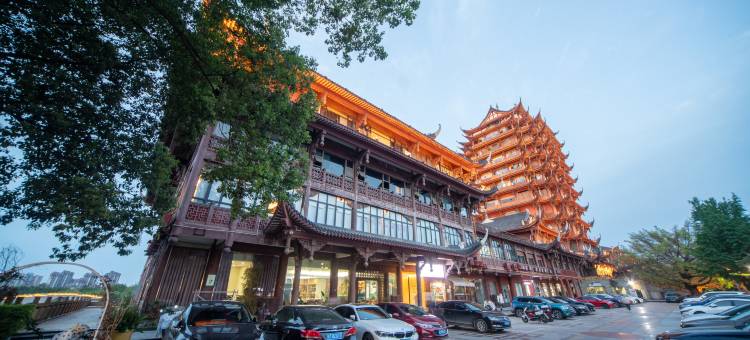 等风来·湖景vibe酒店(眉山远景楼音乐喷泉店)图片
