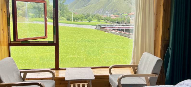 甲根坝央阔卓康民宿图片