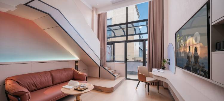 亦安沄梦艺术酒店(陆良图腾商业中心店)图片