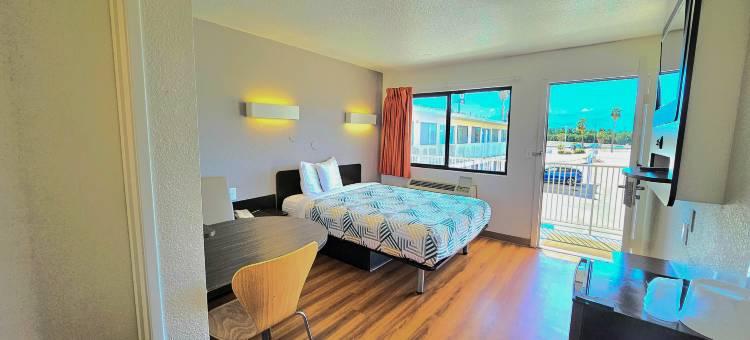 棕榈沙漠6号汽车旅馆- 棕榈泉区(Motel 6 Palm Desert, CA - Palm Springs Area)图片