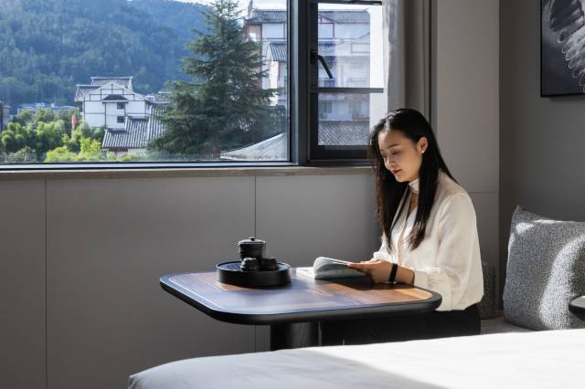 张家界国家森林公园标志门亚朵酒店图片