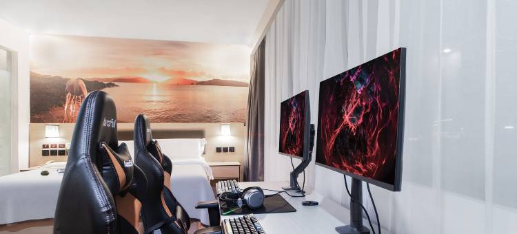 蚂蚁·光年电竞酒店(阳西县人民政府西湖公园店)图片