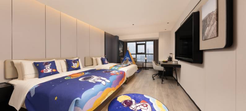 武汉江汉路江汉关江景亚朵酒店图片