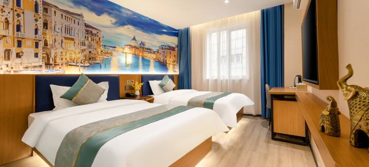 如家·UP华驿精选酒店(武清高铁站中信广场店)图片