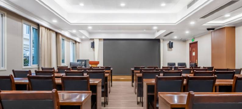 异风酒店(文理学院红河校区店)图片