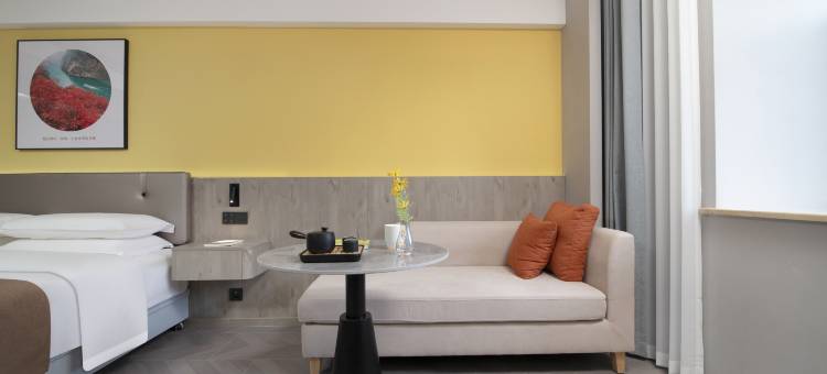 丽橙酒店·智(武汉理工大学南湖佰港城店)图片