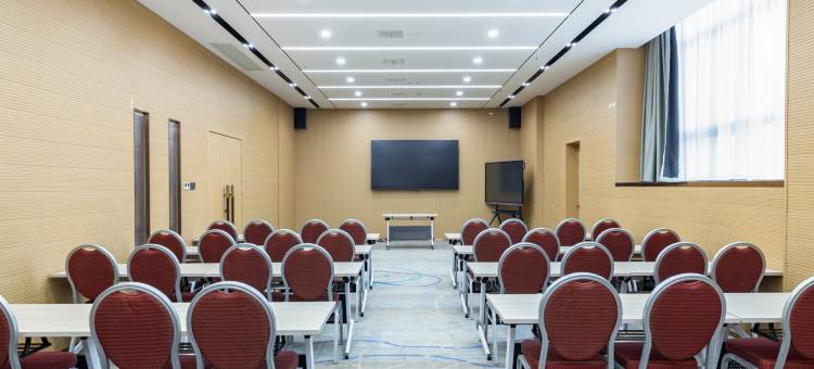 白玉兰酒店(潜江龙虾街水牛城店)图片