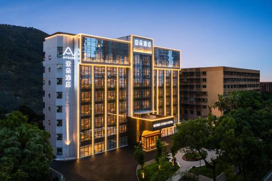 深圳体育中心泥岗西路亚朵酒店