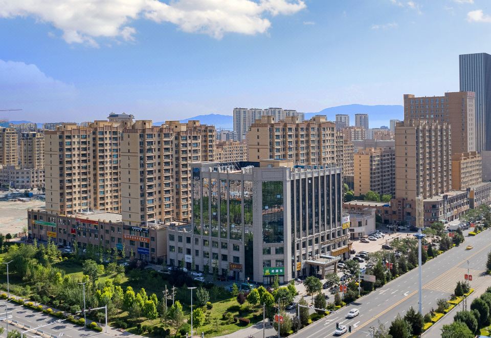 张掖锐驰国际酒店外景图