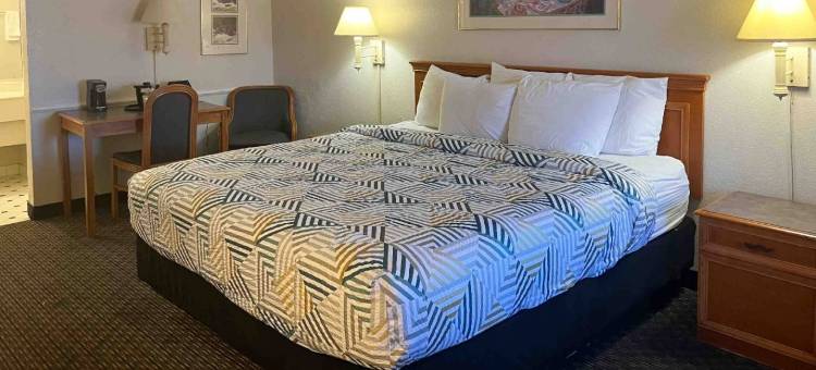 24街凤凰城机场希尔顿合博套房酒店(Motel 6 Phoenix, AZ – Sky Harbor)图片