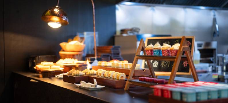 优范Plus·江景酒店(医科大一附院南湖公园店)图片