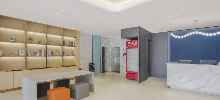 小鹿辰客酒店(河池市中心广场店)图片