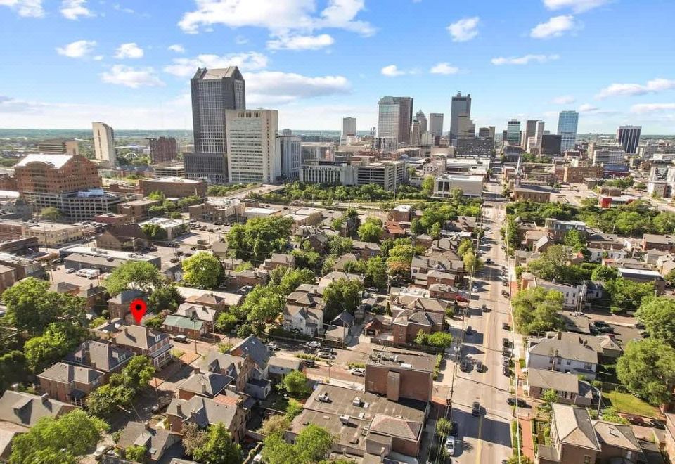 Prime Location - Over 4,500 Reviews - Parking Hotel Overview