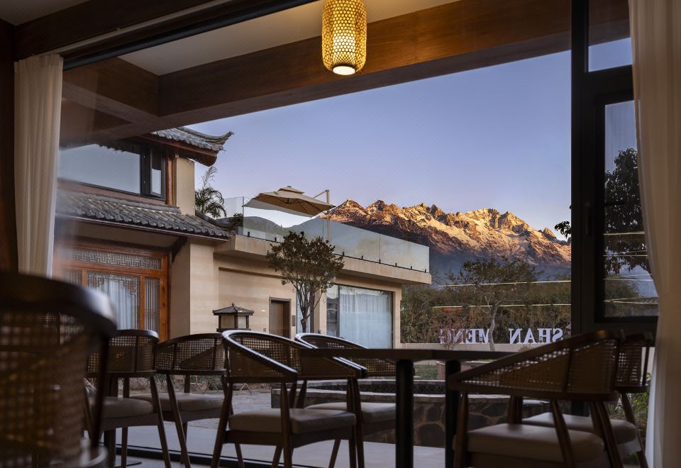 Jiu Jiu Man Shan Meng Hotel of Li Jiang Yunnan over view