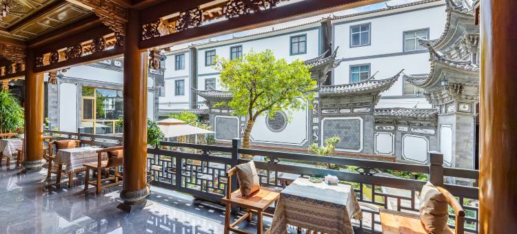 鹤庆华海酒店(新华村草海湿地店)图片