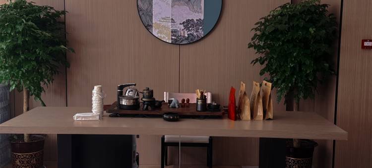 九天嘉尔酒店(凤凰古城游客中心店)图片