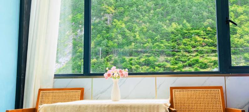 康定凤姐民宿(近情歌广场)图片