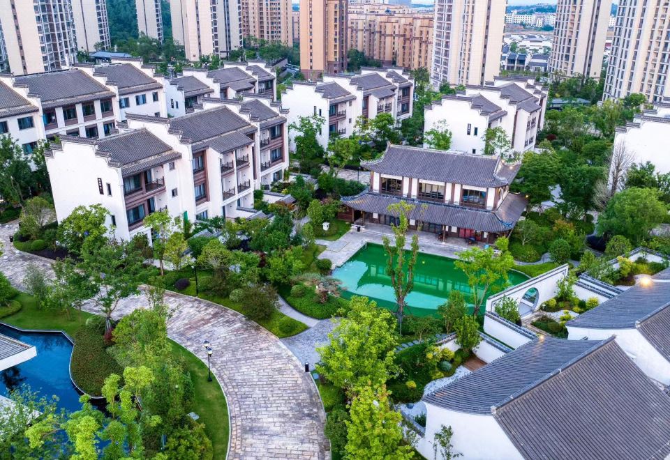 HU CHENG YALUX PoyangHotel Overview