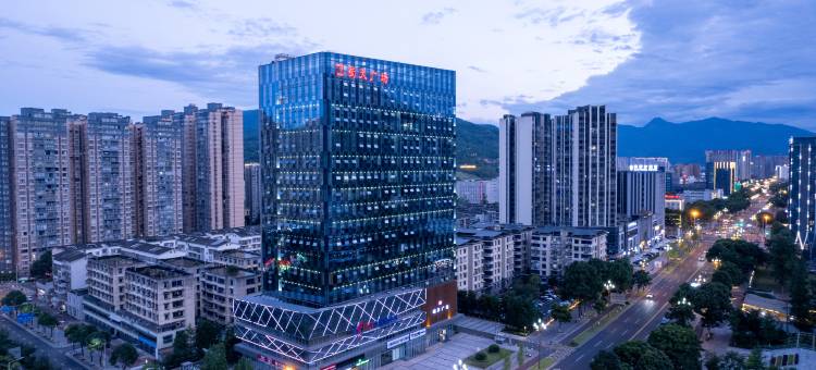 远景优巢｜既山野Embracing ·空中溯野酒店(雅安西康商业广场店)图片