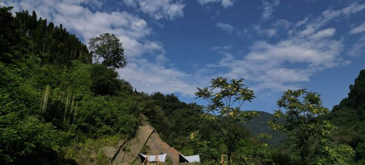 峨眉山东月半山民宿图片