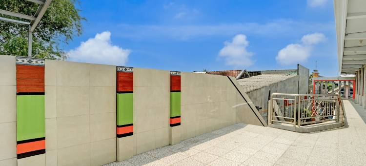 印度尼西亚SPOT ON 93149 Karman's Sari 1家庭式清真酒店(Spot on 93149 Karman's Sari 1 Homestay Syariah)图片